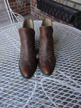 CIRCLE G by Corral Boots Slip On Brown with Turquoise Western Boots Size 6.5